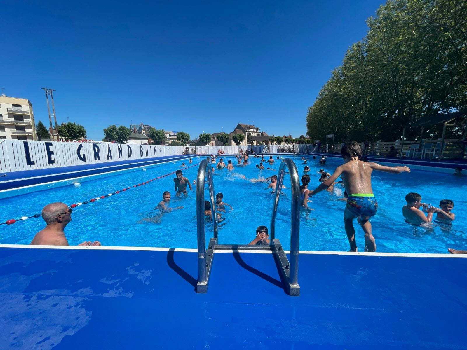 deux bassins temporaires ont ete installes pour la premiere fois cet ete a digoin photo le grand charolais 1660933784